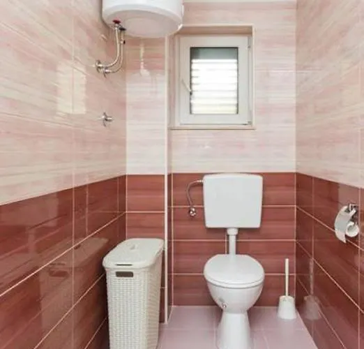 Peruzovic 2 3* سبليت